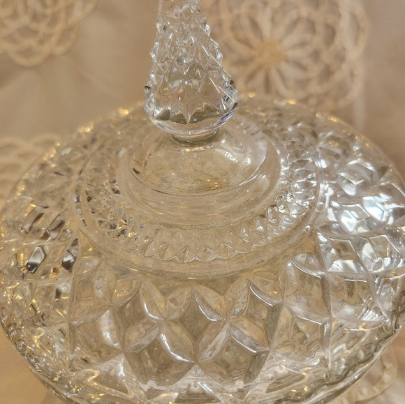 Anchor Hocking Wexford Diamond Glass Pedestal Covered Candy Dish - Picture 3 of 6